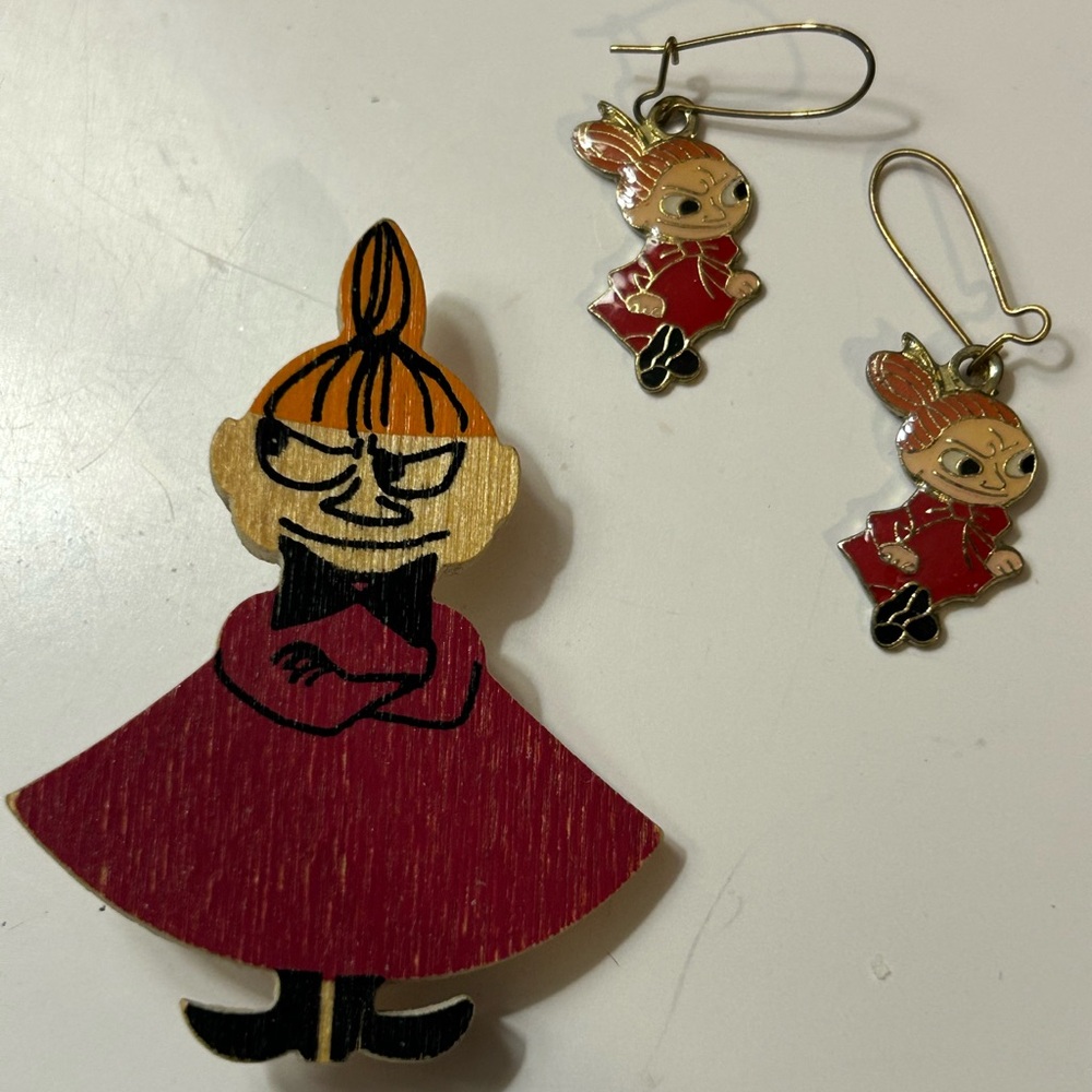 Charming Character Brooch and Earring Set - Red and Black